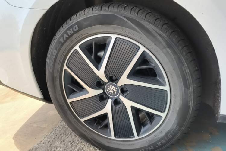 Used BYD Qin L 2024 DM-i 120KM Leading Model Right Rear Wheel Hub