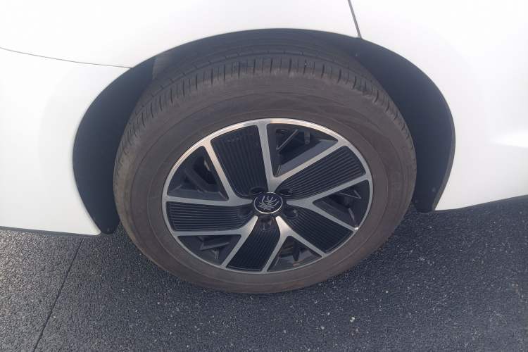 Used BYD Qin L 2024 DM-i 120KM Leading Model Right Rear Wheel Hub