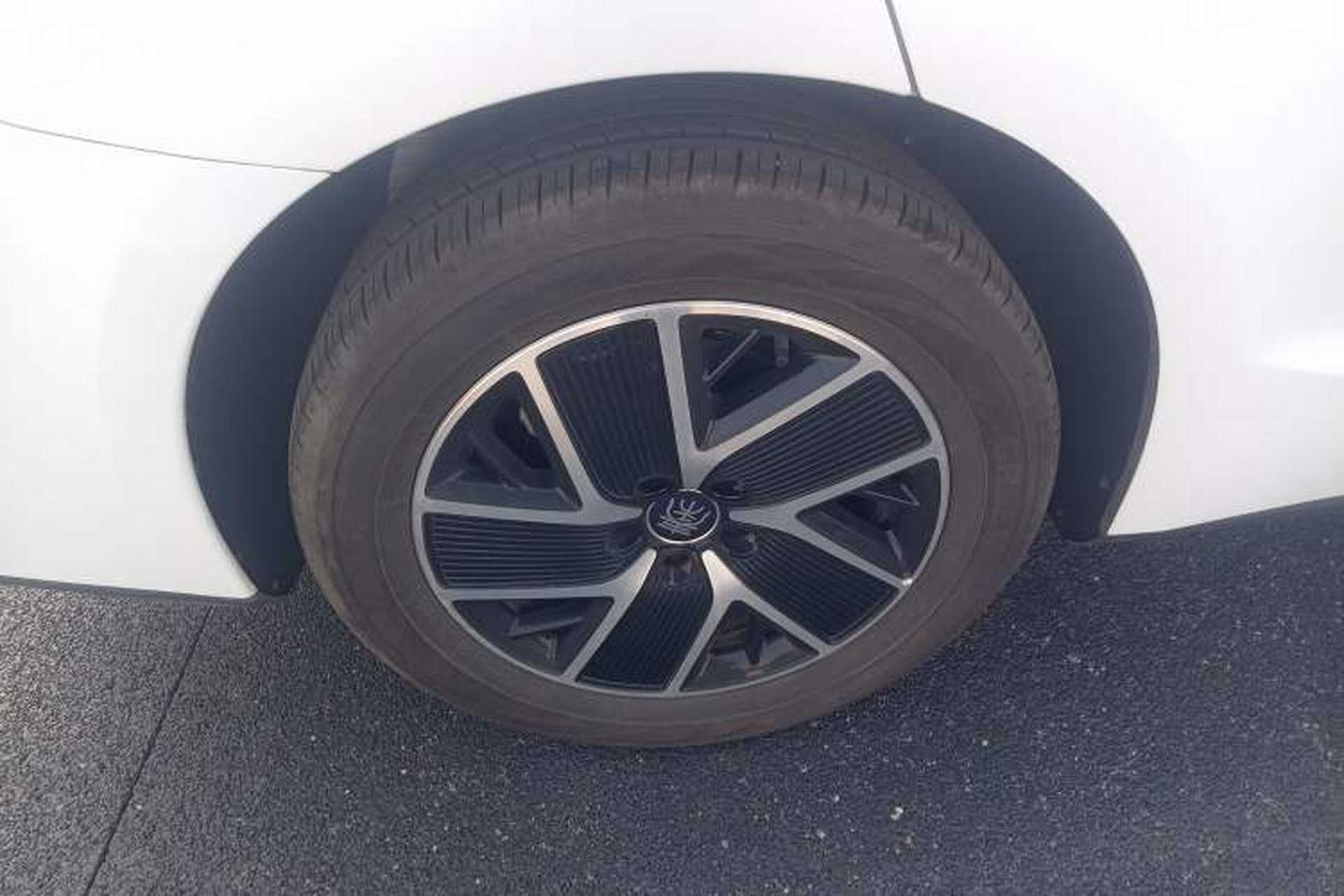 Used BYD Qin L 2024 DM-i 120KM Leading Model Right Rear Wheel Hub