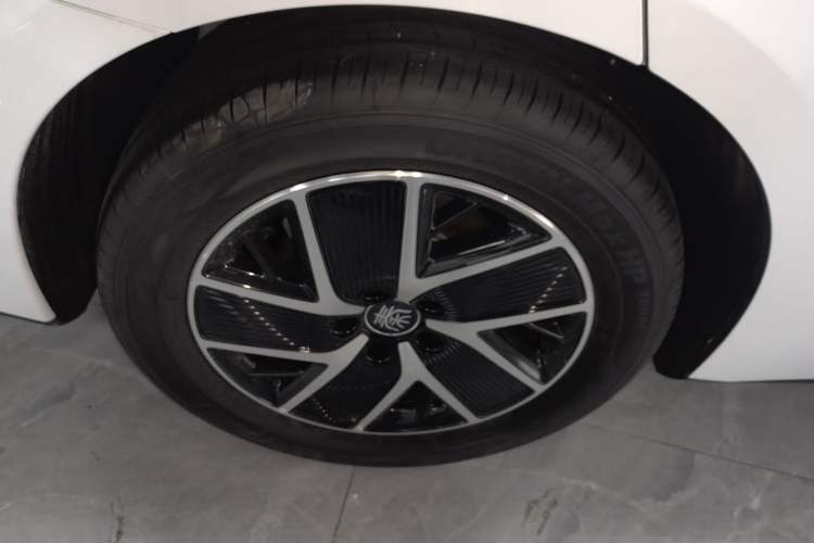 Used BYD Qin L 2024 DM-i 120KM Leading Model Right Rear Wheel Hub