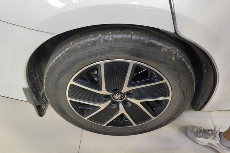 Used BYD Qin L 2024 DM-i 80KM Beyond Model Right Rear Wheel Hub