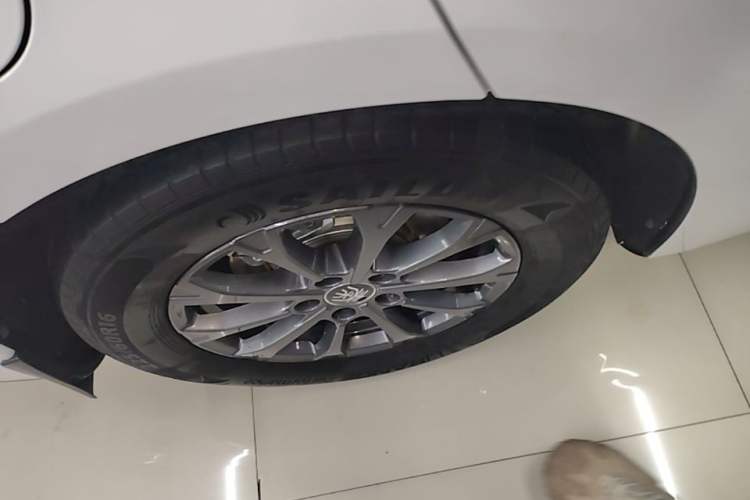 Used BYD Qin L 2024 DM-i 80KM Leading Model Right Rear Wheel Hub