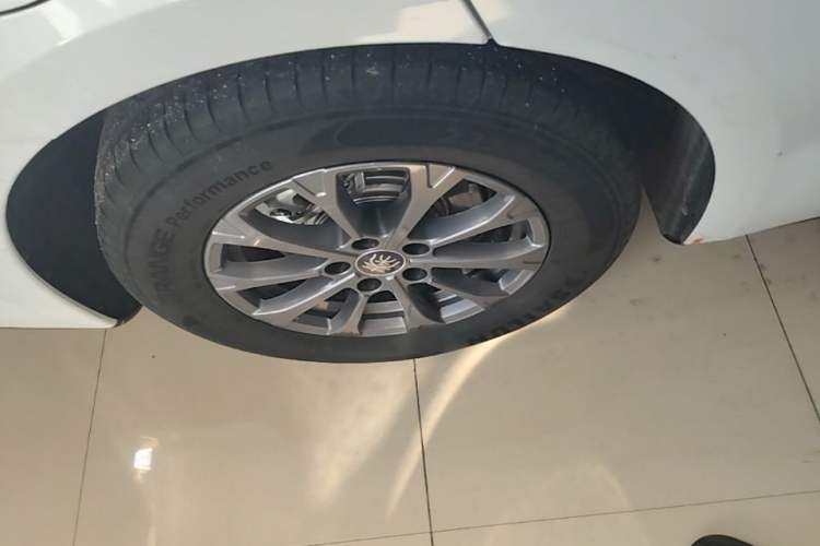 Used BYD Qin L 2024 DM-i 80KM Leading Model Right Rear Wheel Hub