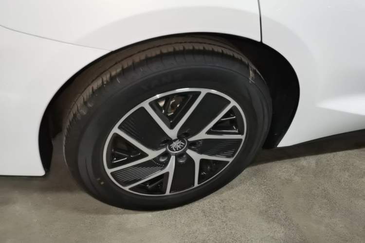 Used BYD Qin L 2024 DM-i 120KM Leading Model Right Rear Wheel Hub