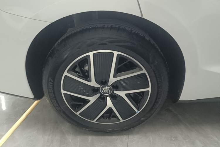 Used BYD Qin L 2024 DM-i 120KM Leading Model Right Rear Wheel Hub