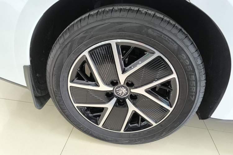 Used BYD Qin L 2024 DM-i 120KM Leading Model Right Rear Wheel Hub