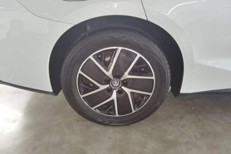 Used BYD Qin L 2024 DM-i 120KM Beyond Model Right Rear Wheel Hub