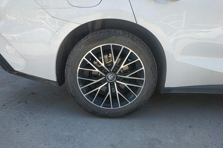 Used BYD Qin L 2024 DM-i 120KM Excellence Model Right Rear Wheel Hub