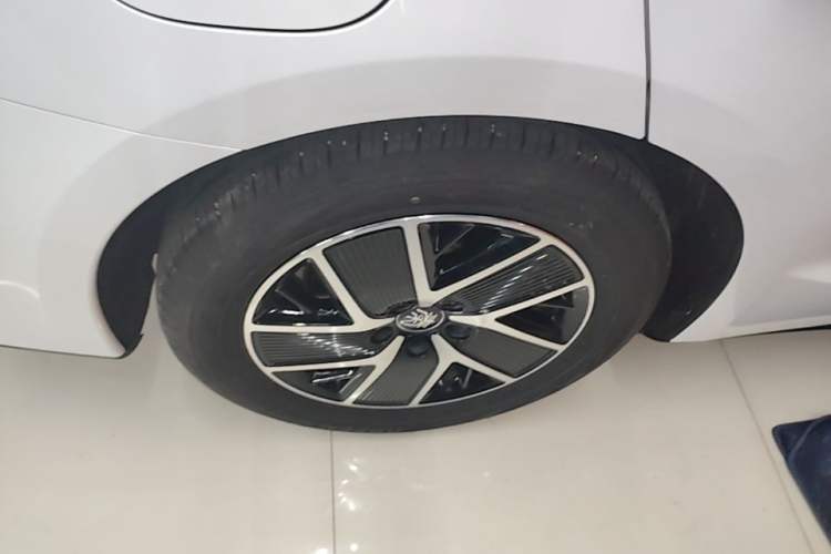 Used BYD Qin L 2024 DM-i 120KM Beyond Model Right Rear Wheel Hub