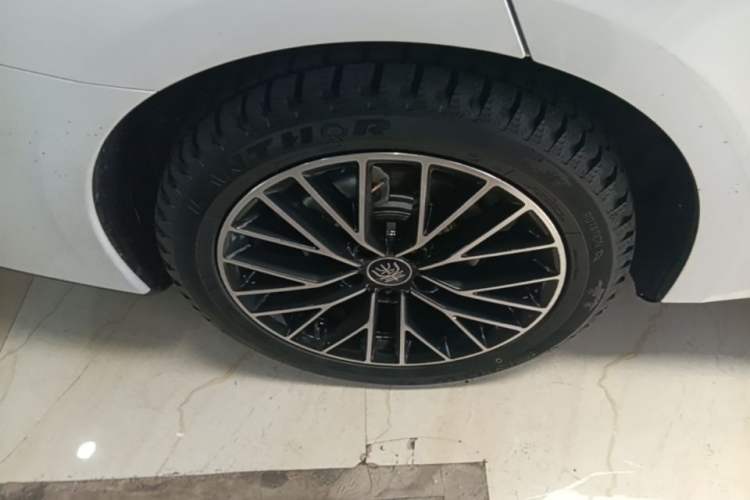 Used BYD Qin L 2024 DM-i 120KM Excellence Model Right Rear Wheel Hub