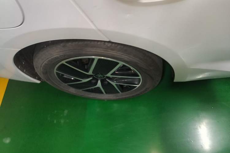 Used BYD Qin L 2024 DM-i 120KM Beyond Model Right Rear Wheel Hub