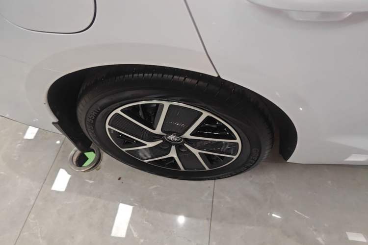 Used BYD Qin L 2024 DM-i 120KM Leading Model Right Rear Wheel Hub