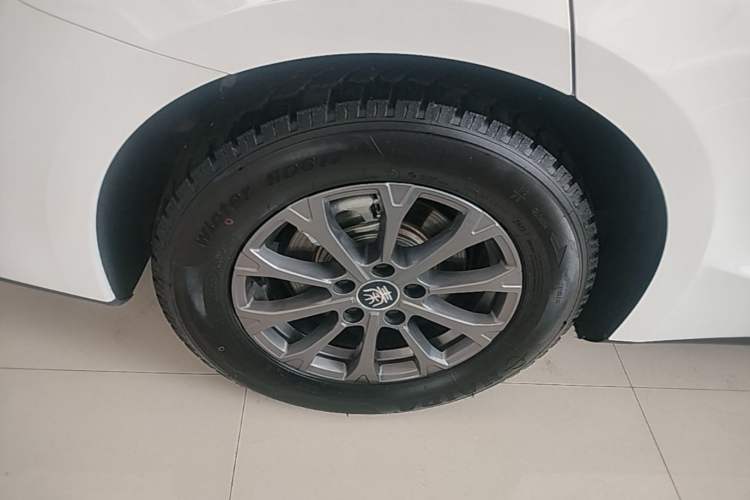 Used BYD Qin L 2024 DM-i 80KM Leading Model Right Rear Wheel Hub