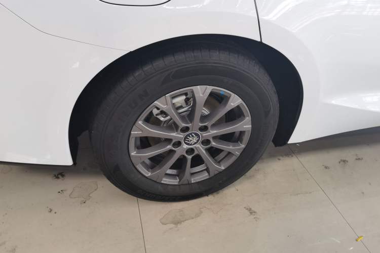 Used BYD Qin L 2024 DM-i 80KM Leading Model Right Rear Wheel Hub