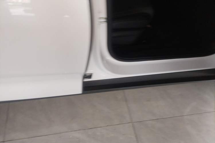 Used BYD Qin L 2024 DM-i 80KM Leading Model Right Side Sill