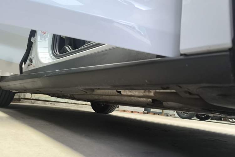 Used BYD Qin L 2024 DM-i 120KM Leading Model Right Side Sill