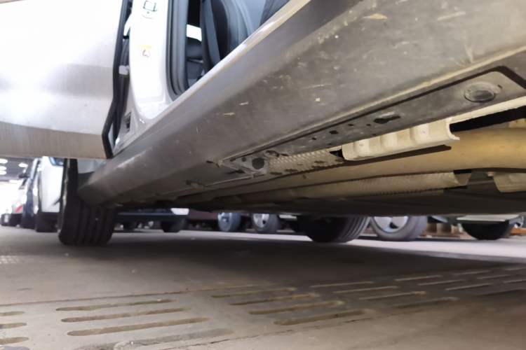 Used BYD Qin L 2024 DM-i 120KM Leading Model Right Side Sill