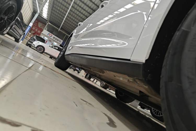 Used BYD Qin L 2024 DM-i 120KM Leading Model Right Side Sill