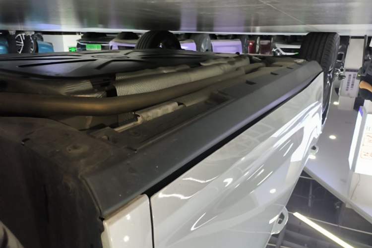 Used BYD Qin L 2024 DM-i 120KM Excellence Model Right Side Sill