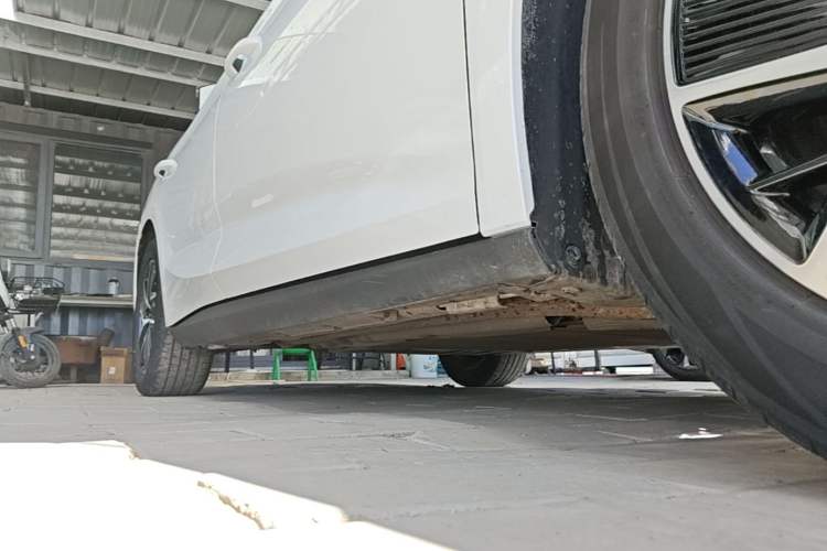 Used BYD Qin L 2024 DM-i 120KM Leading Model Right Side Sill