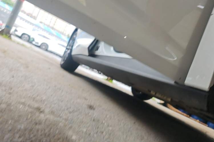 Used BYD Qin L 2024 DM-i 120KM Excellence Model Right Side Sill