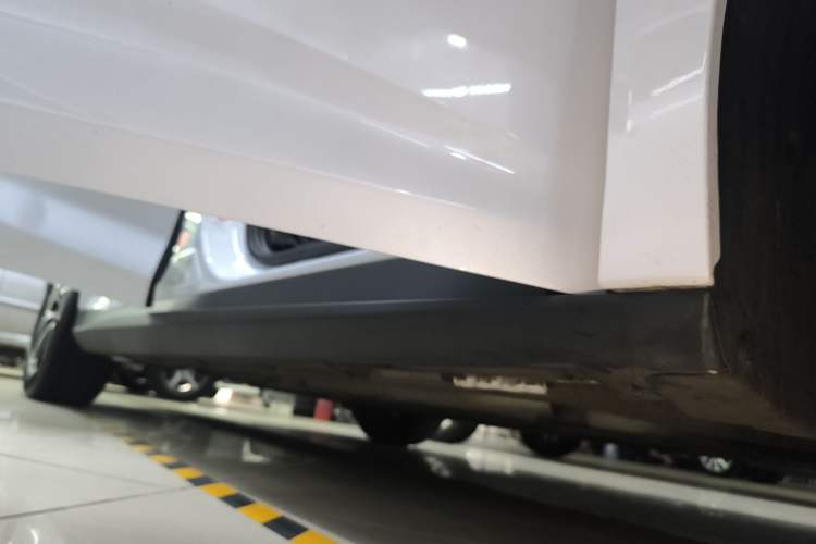 Used BYD Qin L 2024 DM-i 120KM Leading Model Right Side Sill