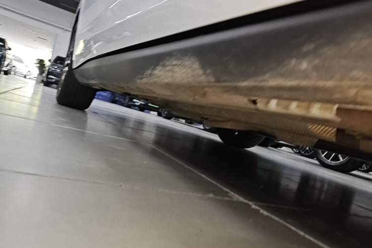 Used BYD Qin L 2024 DM-i 120KM Excellence Model Right Side Sill