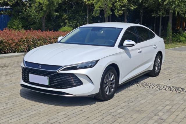 Ojetý BYD Qin L 2024 DM-i 80KM Leading Model