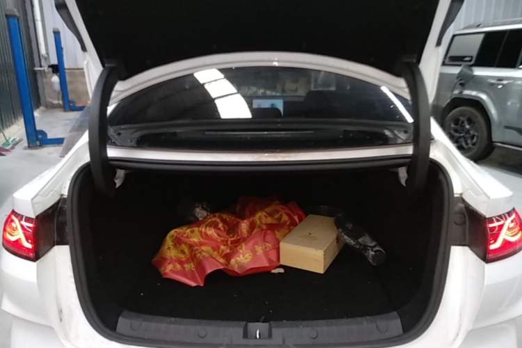 Used BYD Qin L 2024 DM-i 120KM Leading Model Trunk