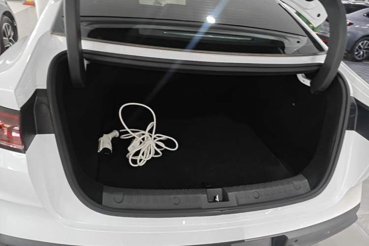 Used BYD Qin L 2024 DM-i 120KM Excellence Model Trunk