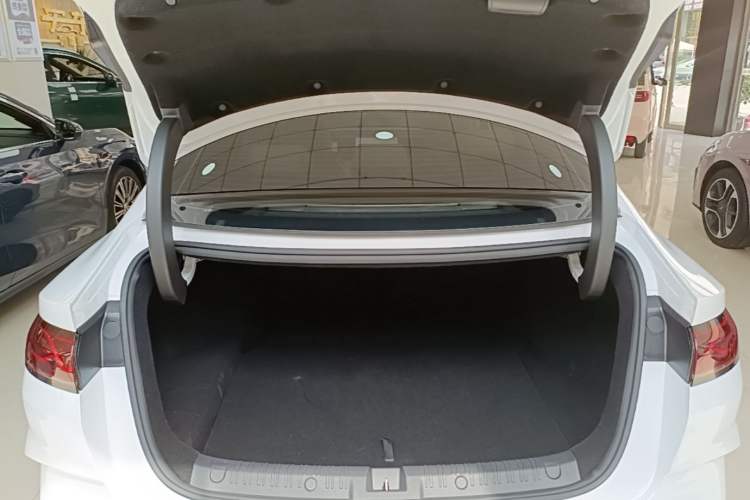 Used BYD Qin L 2024 DM-i 80KM Beyond Model Trunk