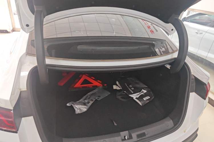 Used BYD Qin L 2024 DM-i 80KM Leading Model Trunk
