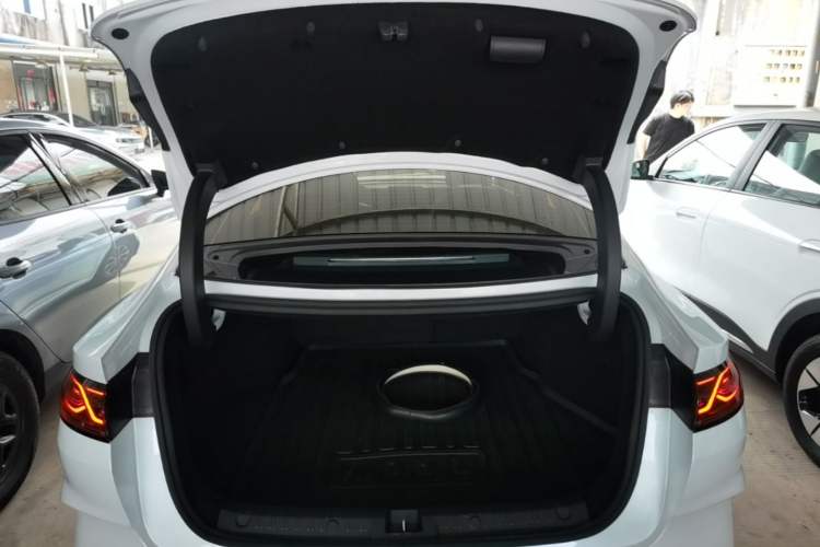 Used BYD Qin L 2024 DM-i 80KM Leading Model Trunk