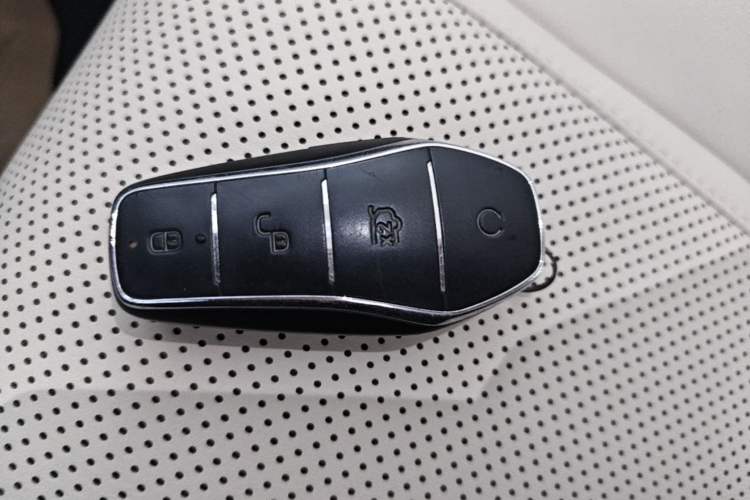 Used BYD Qin L 2024 DM-i 120KM Beyond Model Vehicle Key