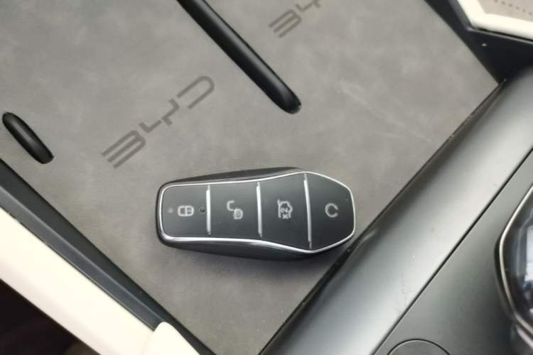Used BYD Qin L 2024 DM-i 80KM Leading Model Vehicle Key