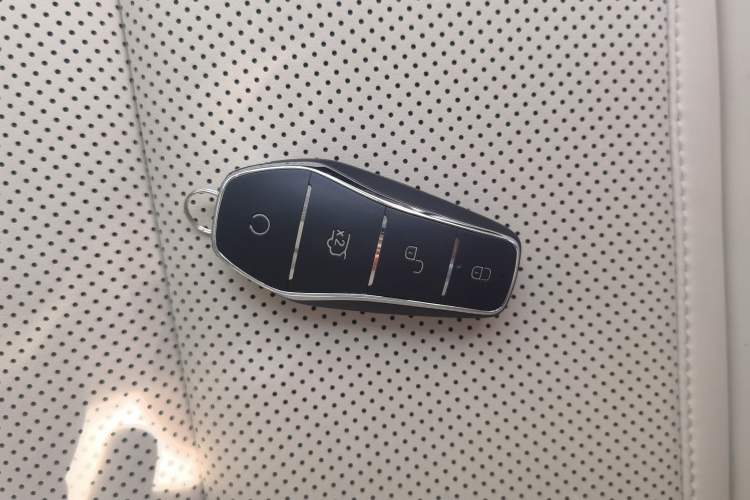 Used BYD Qin L 2024 DM-i 120KM Beyond Model Vehicle Key