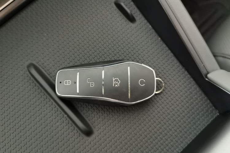 Used BYD Qin L 2024 DM-i 80KM Leading Model Vehicle Key