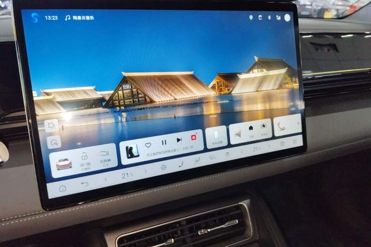 Used BYD Qin L 2025 EV 545KM Cloud Suspension Edition Audio And AC Panel