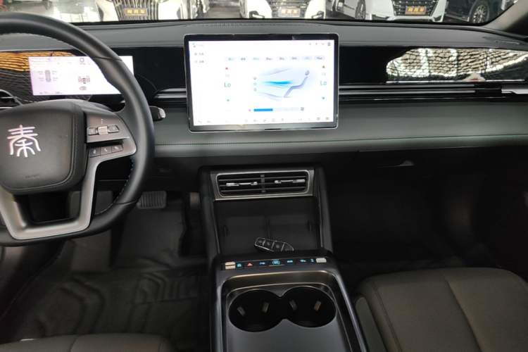 Used BYD Qin L 2025 EV 545KM Beyond Version Audio And AC Panel
