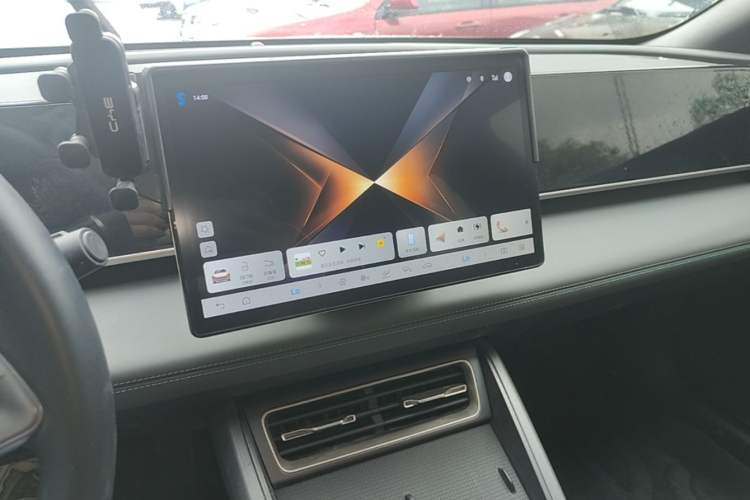 Used BYD Qin L 2025 DM-i Smart Drive 80KM Leading Model Audio And AC Panel