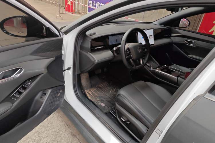 Used BYD Qin L 2025 EV 545KM Beyond Version Driver Seat