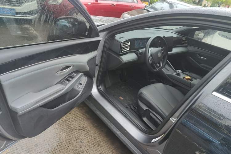 Used BYD Qin L 2025 DM-i Smart Drive 80KM Leading Model Driver Seat