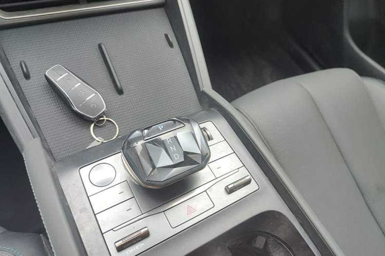 Used BYD Qin L 2025 DM-i Smart Drive 80KM Leading Model Gear Lever