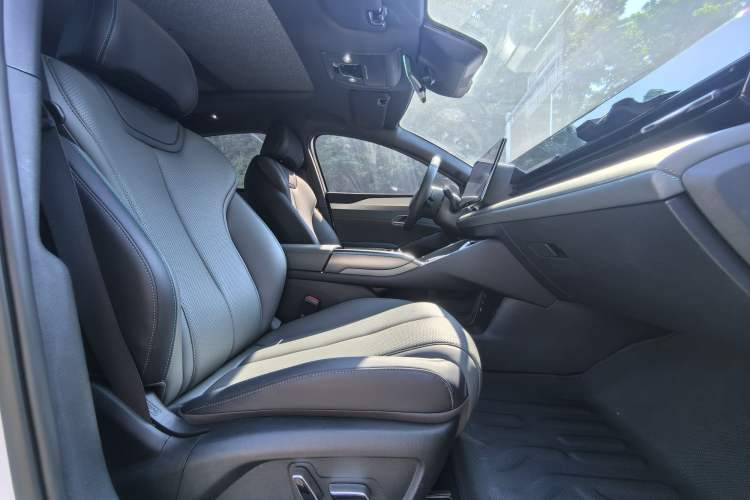 Used BYD Qin L 2025 EV 545KM Beyond Version Right Front Seat