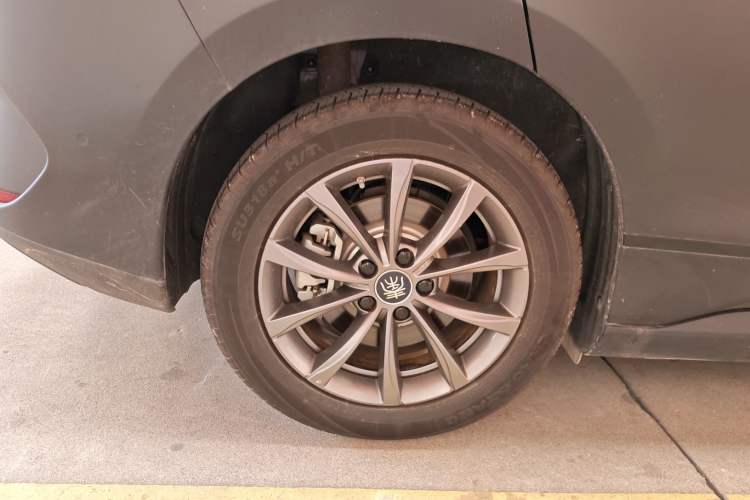 Used BYD Qin L 2025 EV 545KM Beyond Version Right Rear Wheel Hub