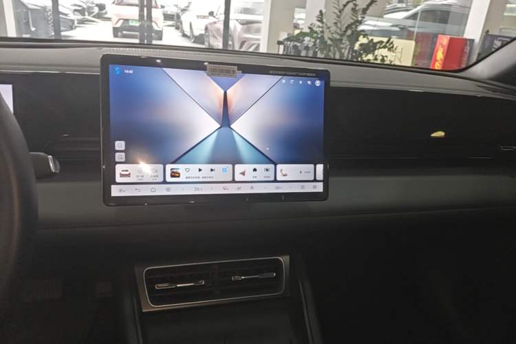 Used BYD Qin L 2025 EV 545KM Beyond Version Audio And AC Panel