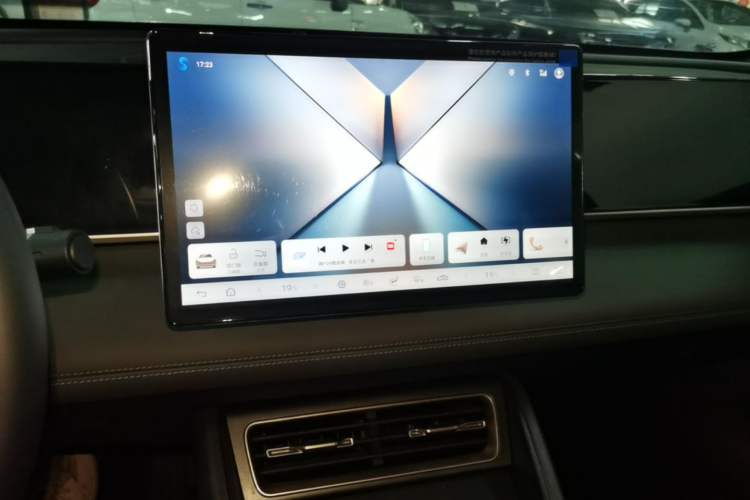 Used BYD Qin L 2025 DM-i Smart Drive 80KM Leading Model Audio And AC Panel