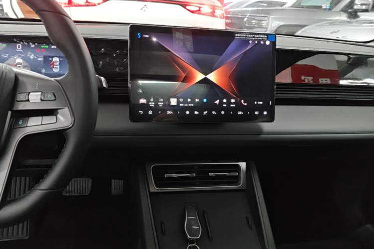Used BYD Qin L 2025 EV 470KM Leading Edition Audio And AC Panel