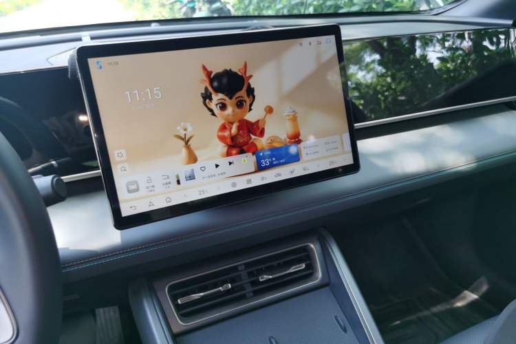 Used BYD Qin L 2025 DM-i Smart Drive 80KM Leading Model Audio And AC Panel