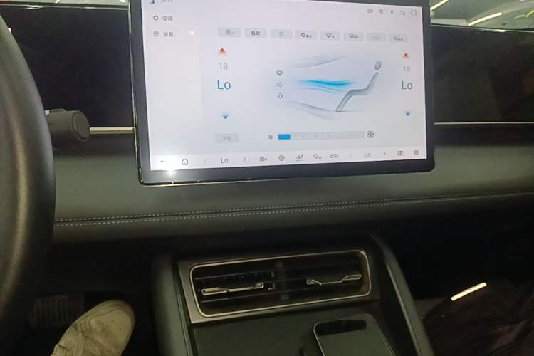 Used BYD Qin L 2025 DM-i Smart Drive 80KM Superior Model Audio And AC Panel